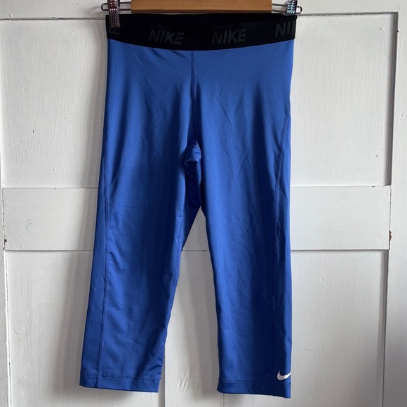 Nike Pants - Nike Capris Blue Cropped Leggings Size Medium Activewear